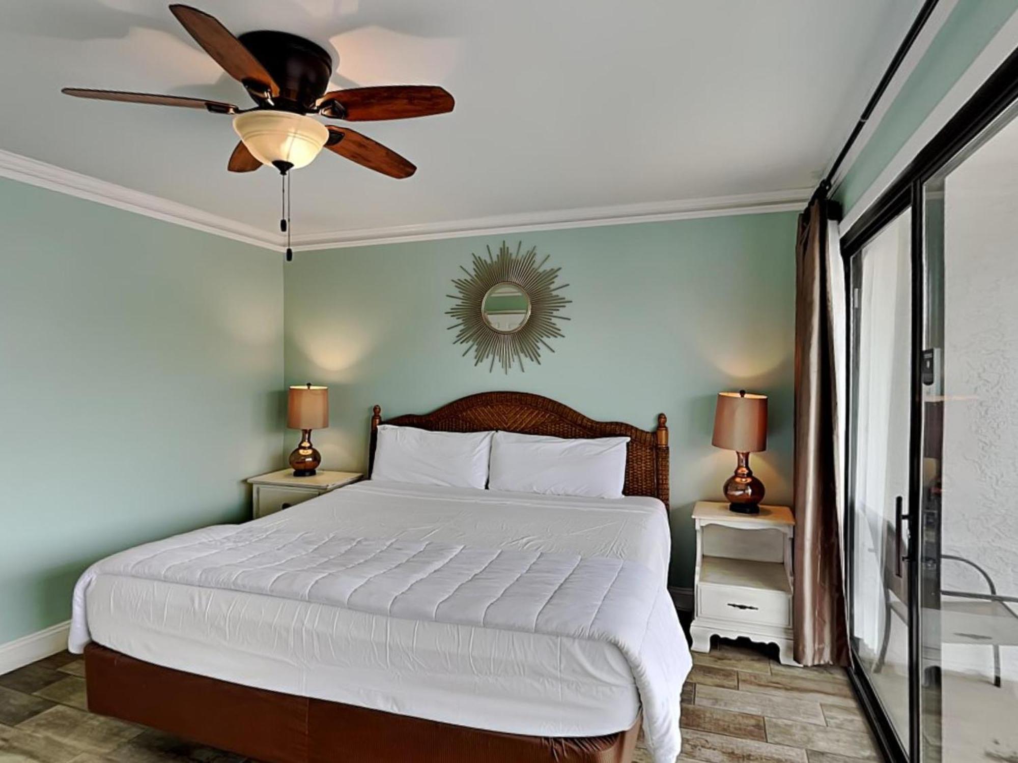 Edgewater 1216 *